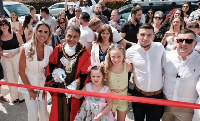 Cutting the Ribbon left to rights Sharna The Mayor The Mayoress Delilah Savannah Charlie Aaron |